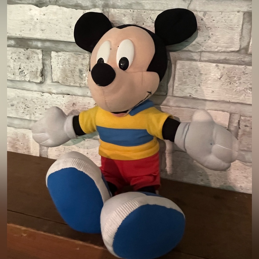 Mattel Disney Arcotoys 14" Stuffed Plush‎ Mickey Mouse Toy Doll, vintage 90’s.